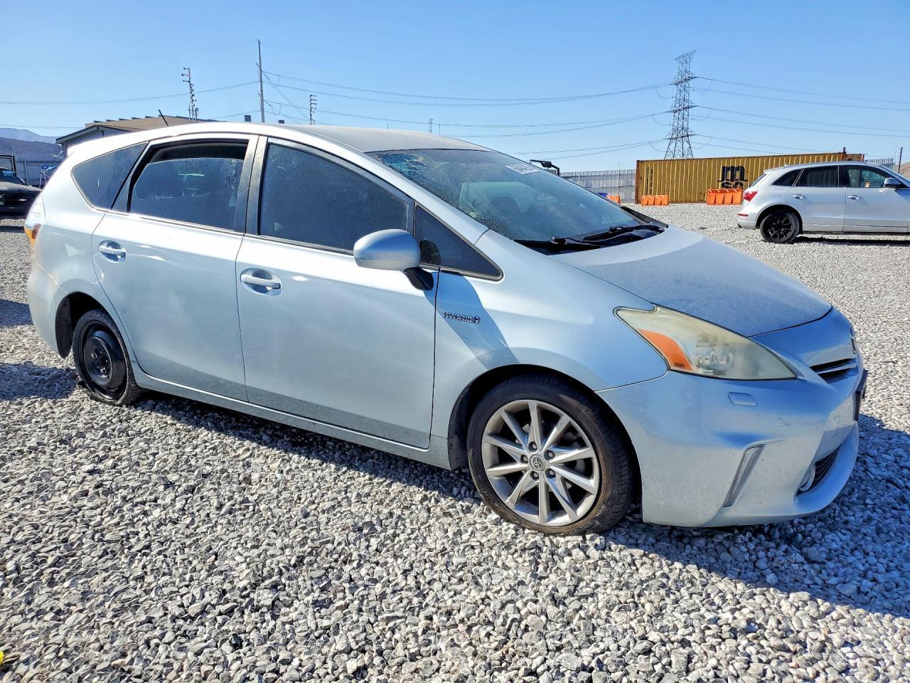 2014 Toyota Prius V Five - Image 4