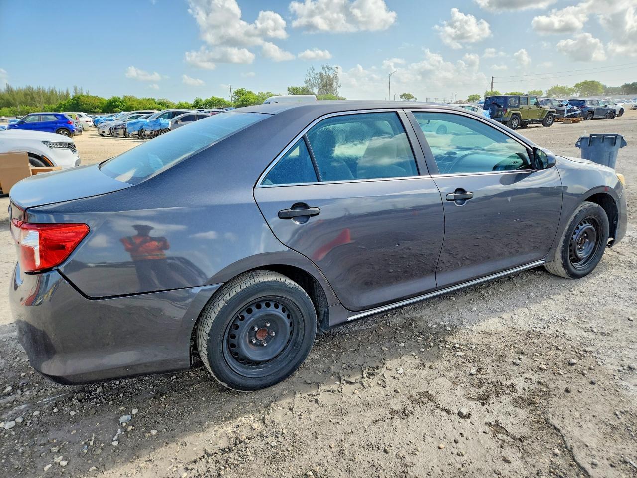 2012 Toyota Camry Le - Фото 3