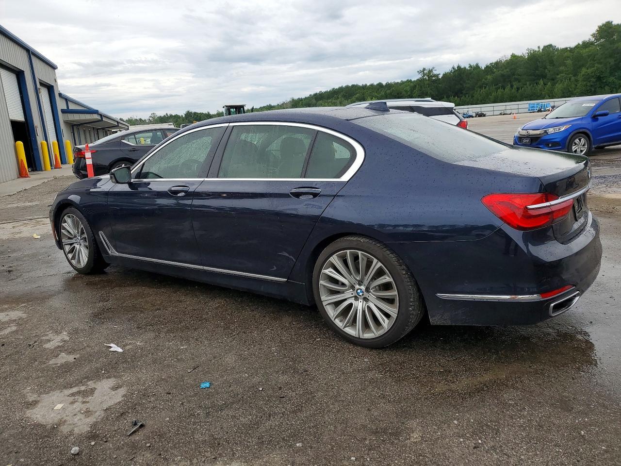 2019 BMW 750 I - Фото 2