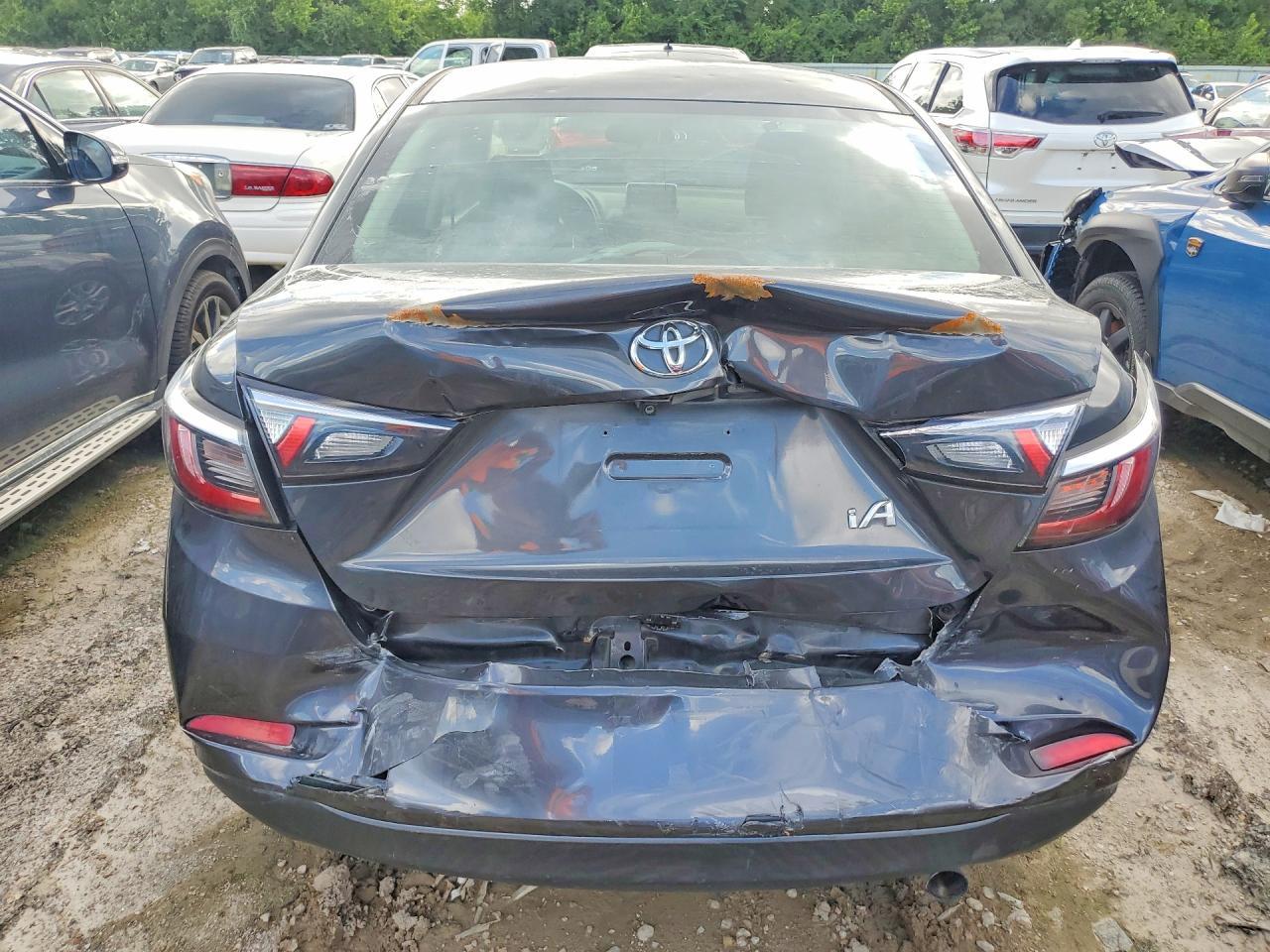 2017 Toyota Yaris Ia Base - Фото 6