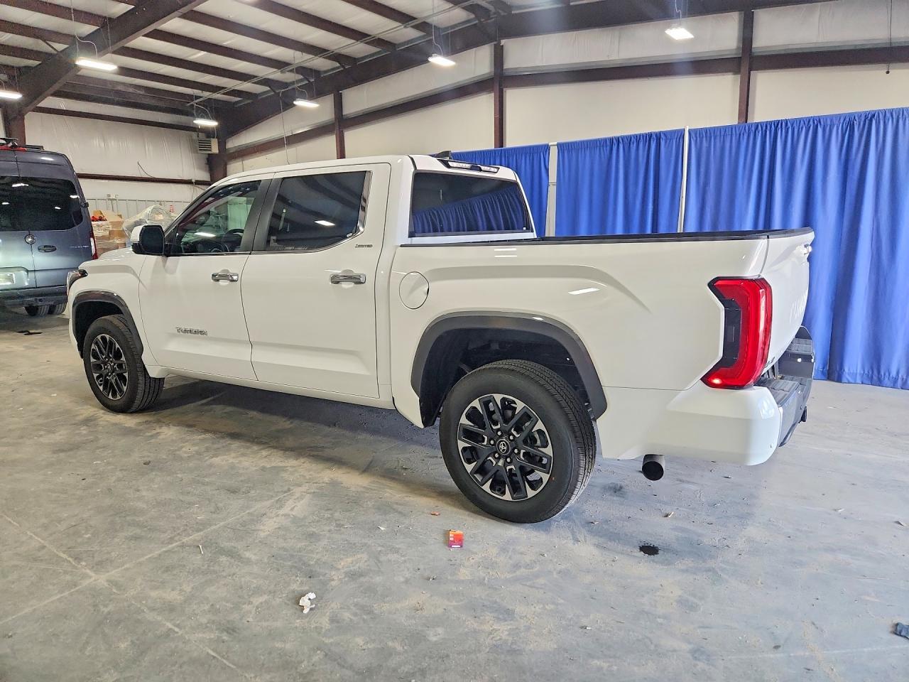 2026 Toyota Tundra Crewmax Limited - Фото 2