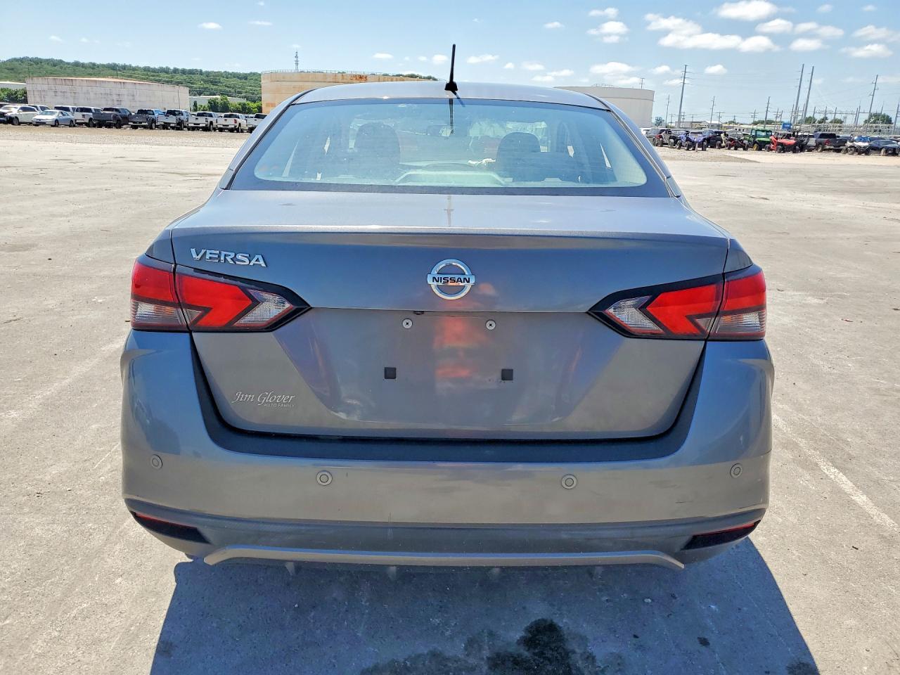 2020 Nissan Versa S - Фото 6