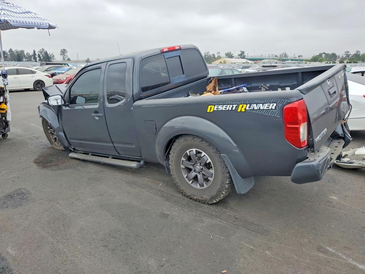 2015 Nissan Frontier Desert Runner - Фото 2