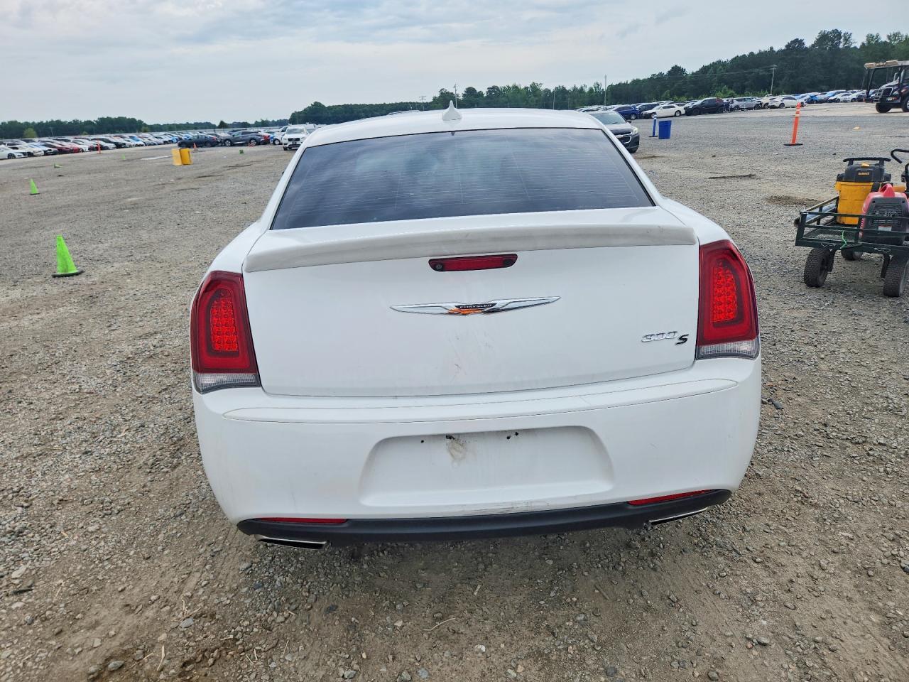 2020 Chrysler 300 S - Фото 6