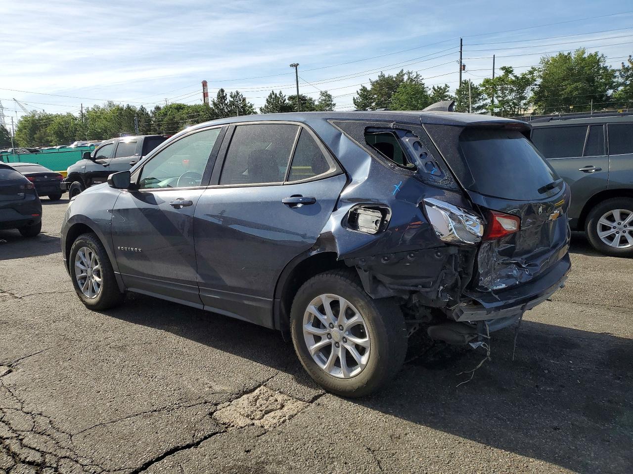 2018 Chevrolet Equinox Ls - Фото 2