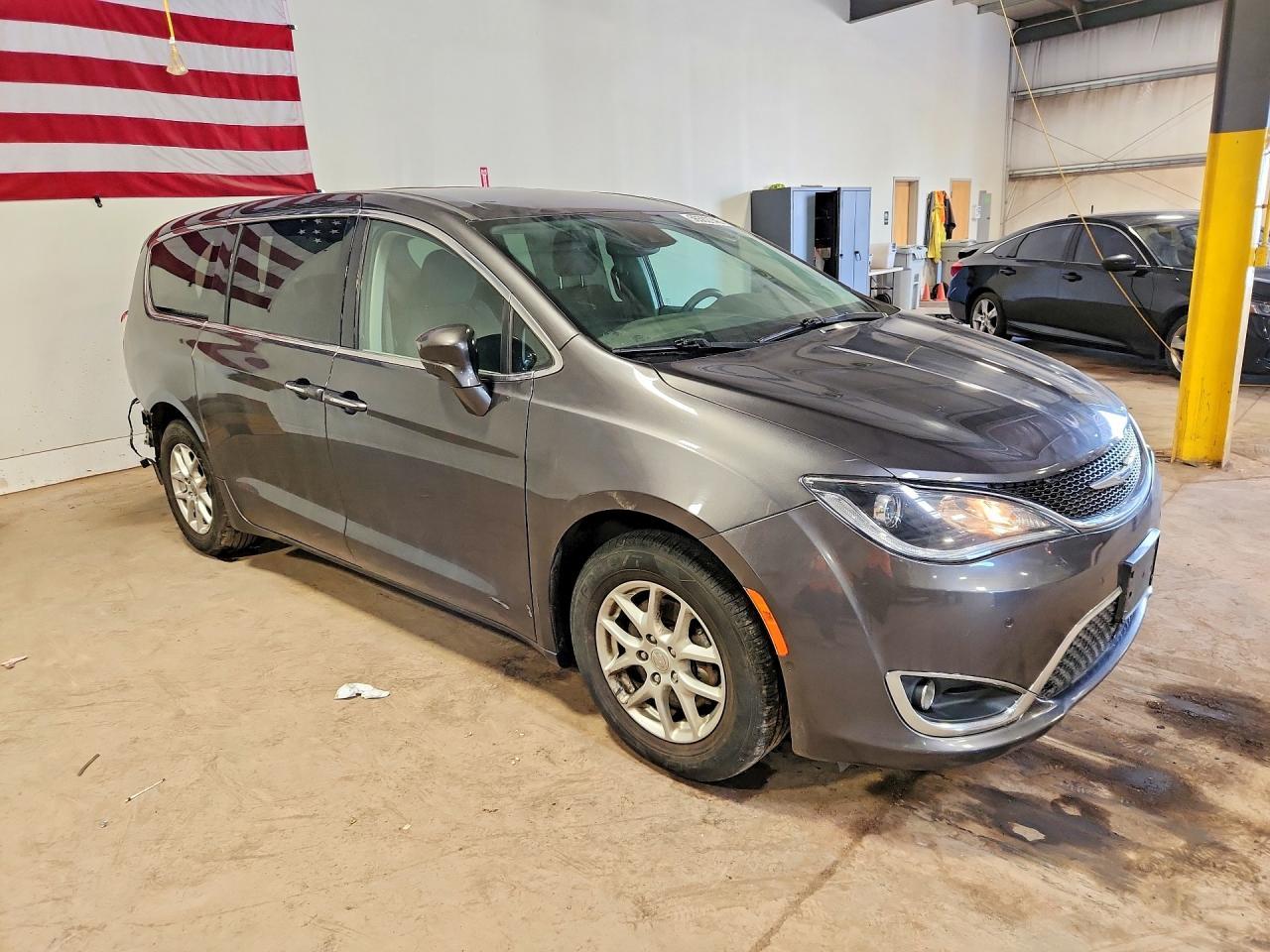 2020 Chrysler Pacifica Touring - Image 4