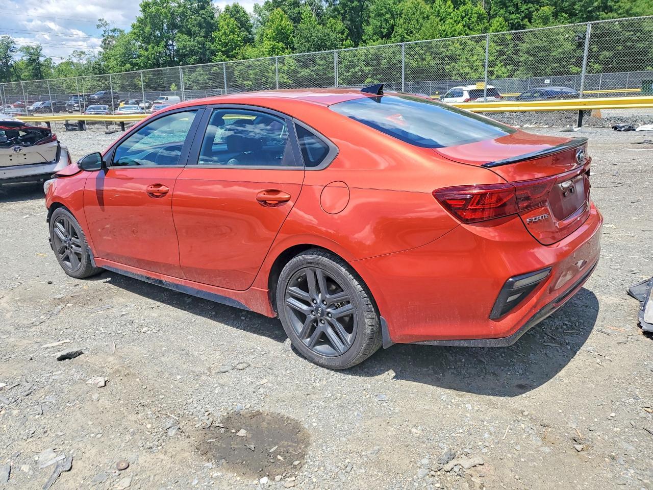 2021 Kia Forte Gt Line - Фото 2
