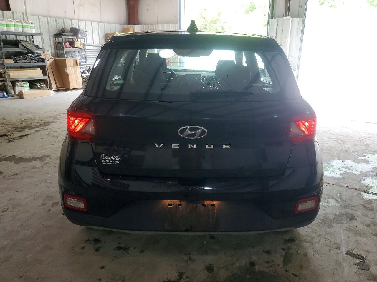 2022 Hyundai Venue Se - Image 6