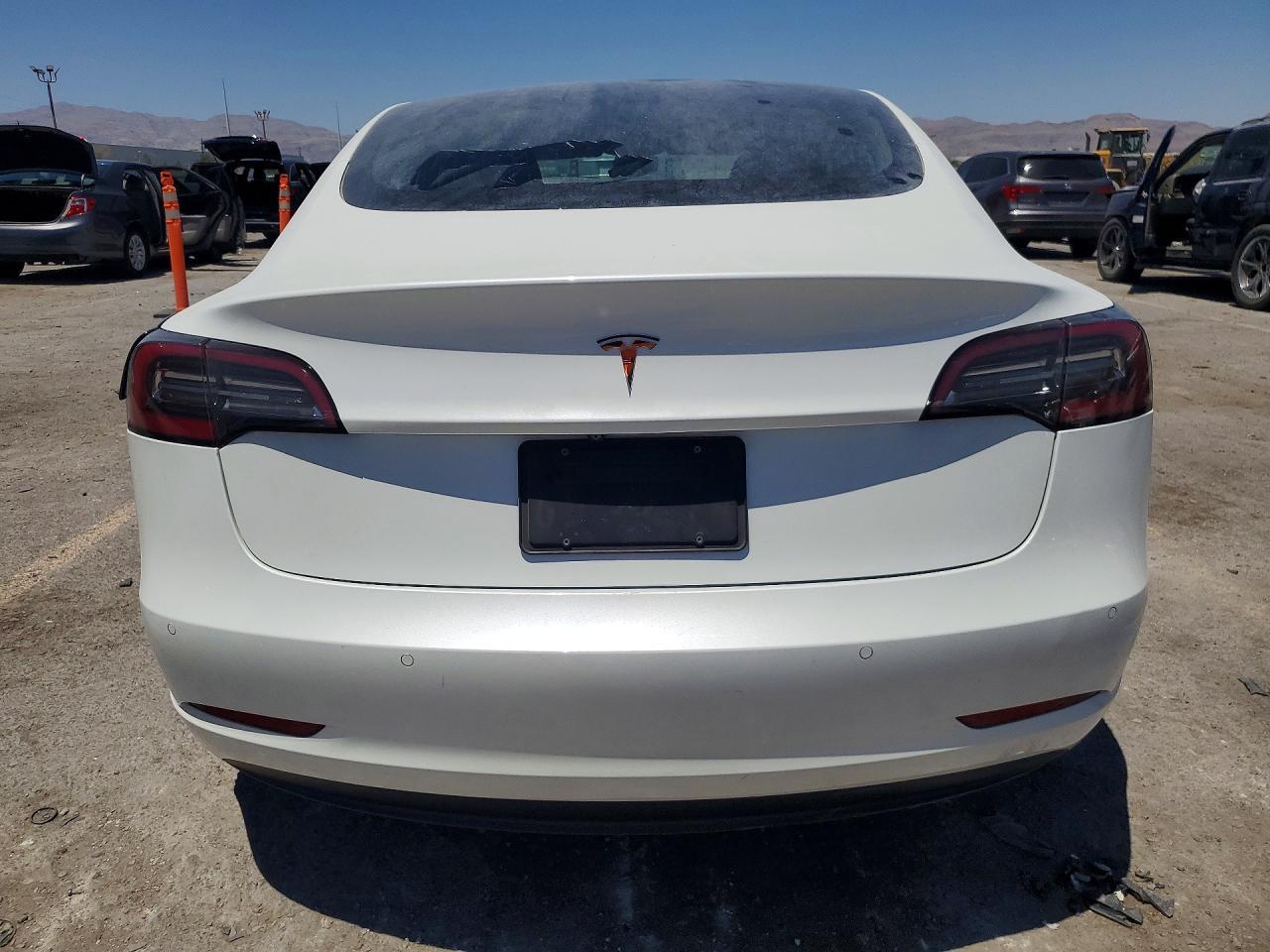 2020 Tesla Model 3 - Фото 6