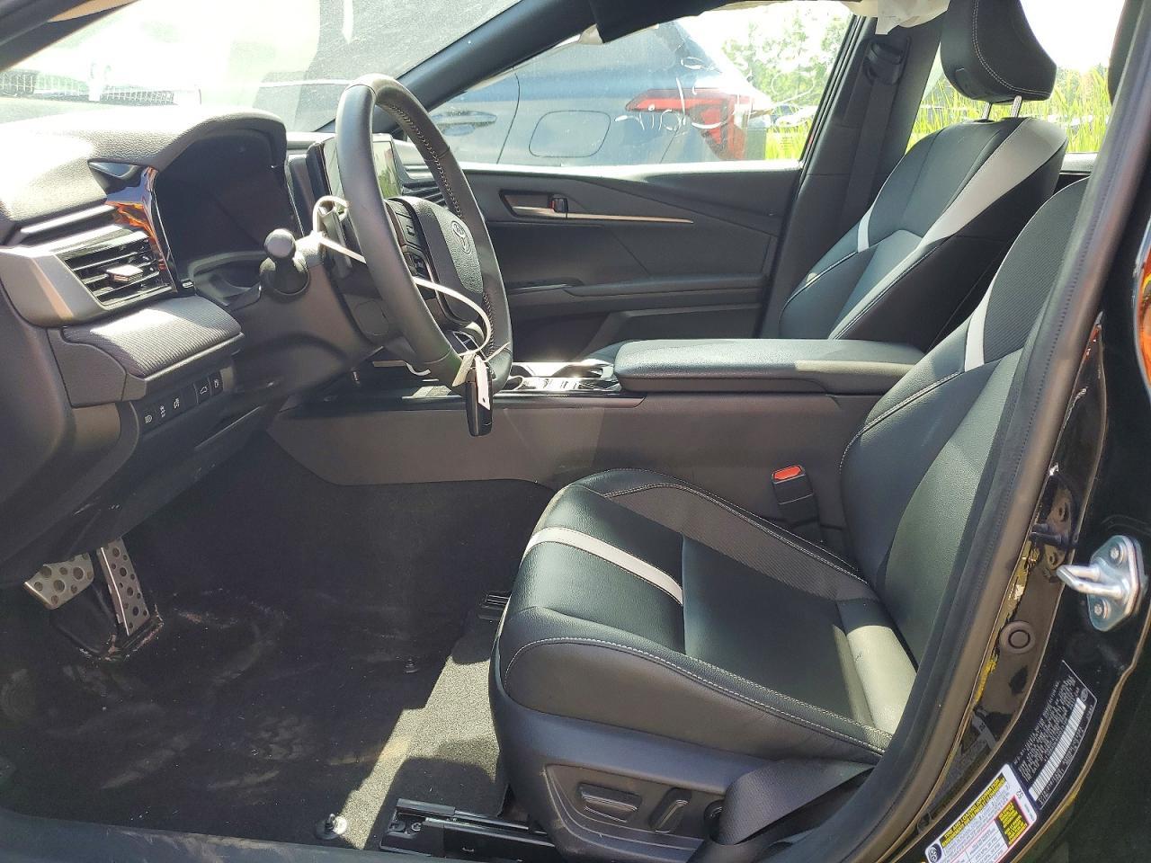 2025 Toyota Camry Se - Image 7