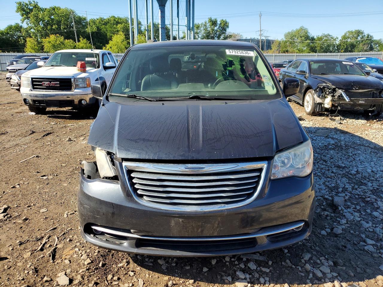 2014 Chrysler Town & Country Touring - Фото 5