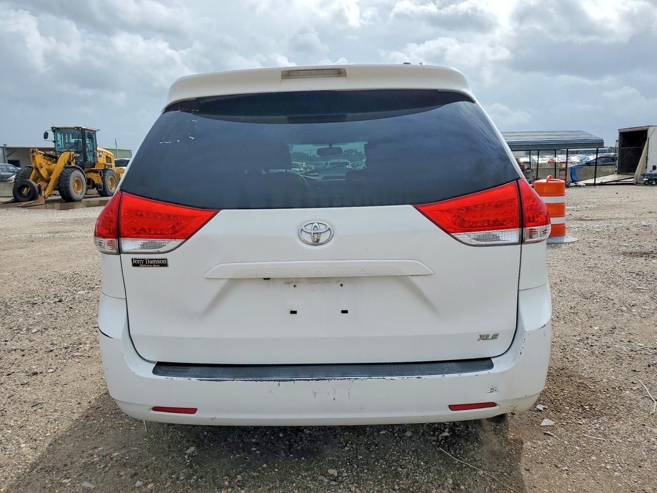 2012 Toyota Sienna Xle 8-Passenger - Фото 6