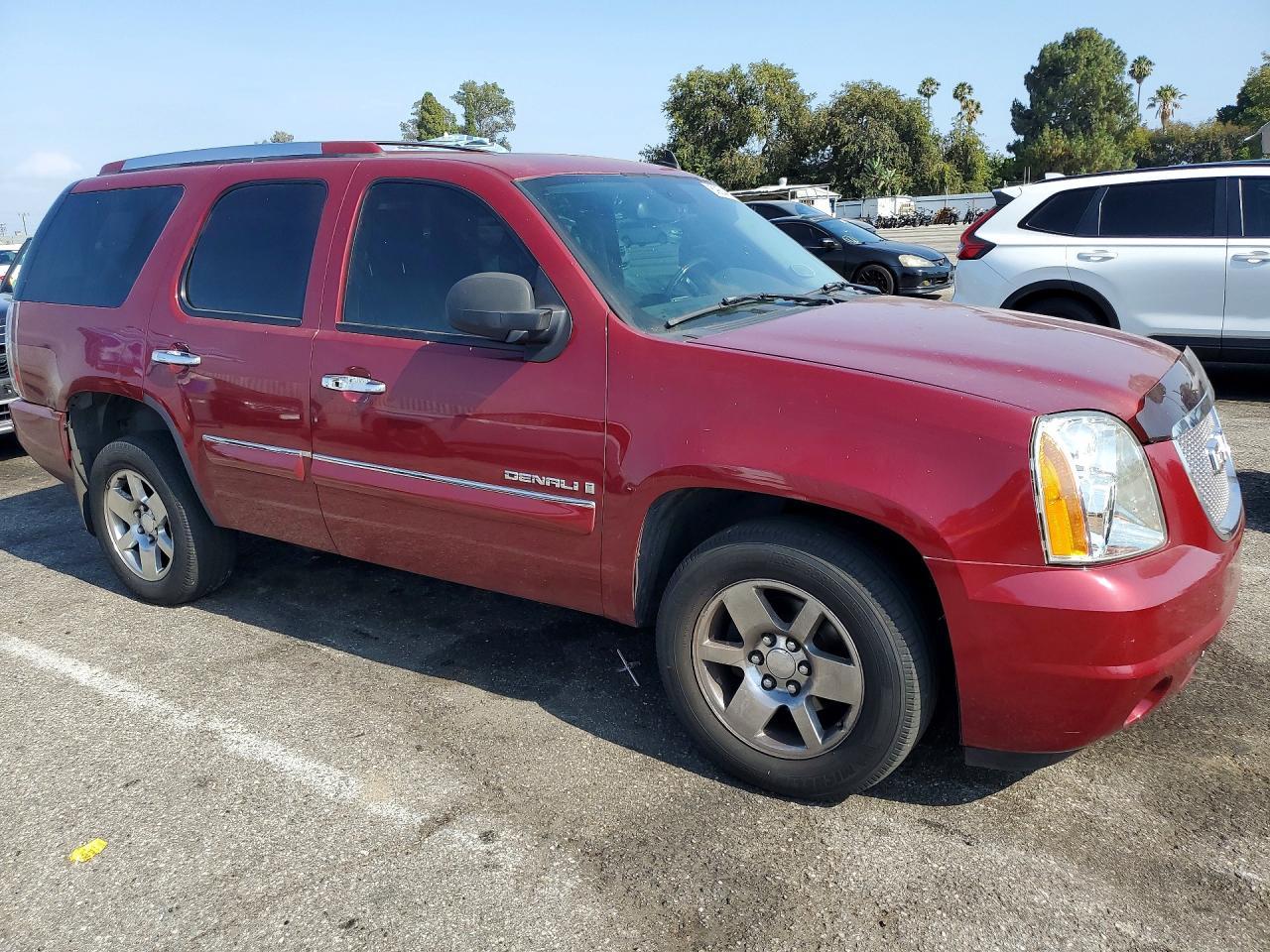 2007 GMC Yukon Denali - Image 4