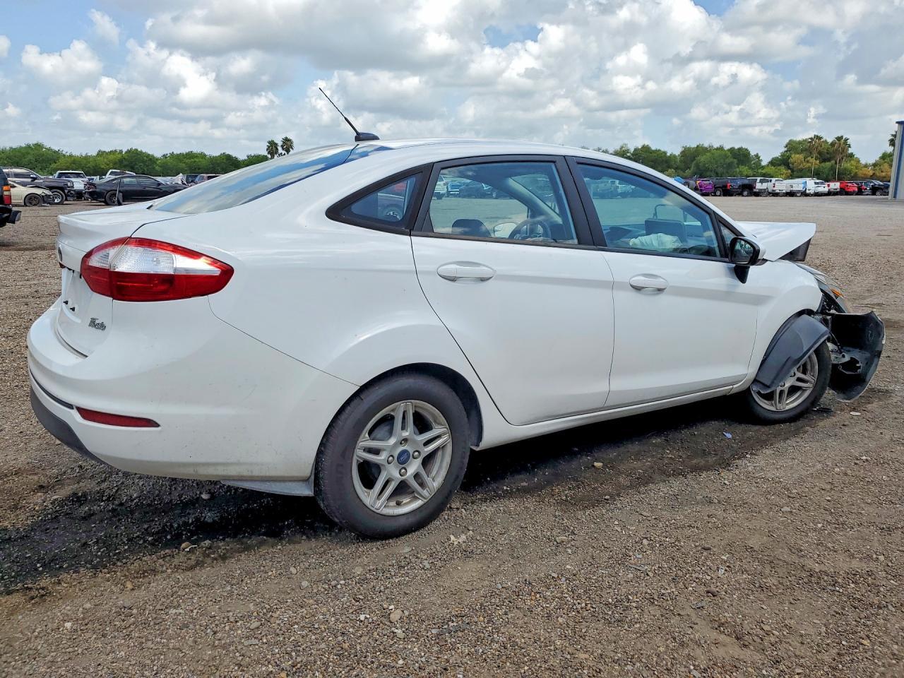 2019 Ford Fiesta Se - Фото 3