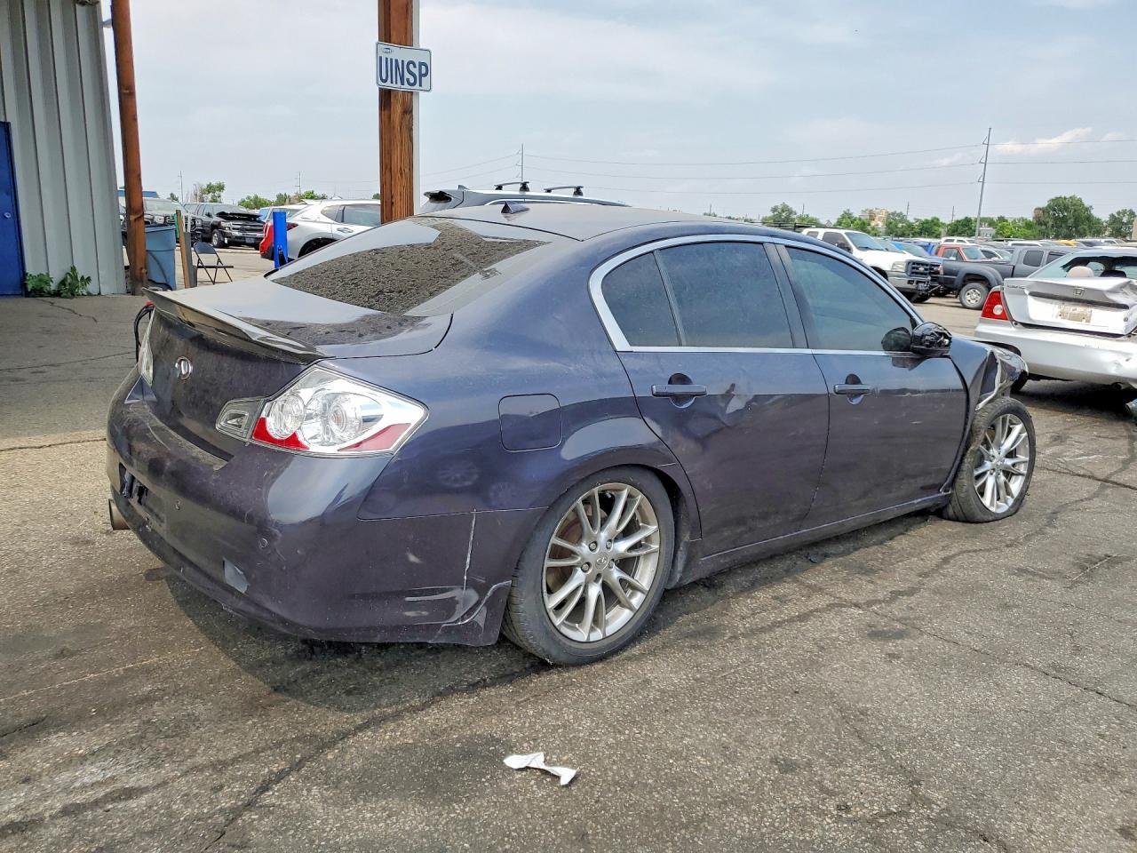 2010 Infiniti G17 X - Image 3