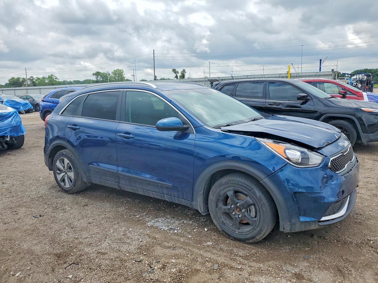 2017 Kia Niro Lx - Фото 4