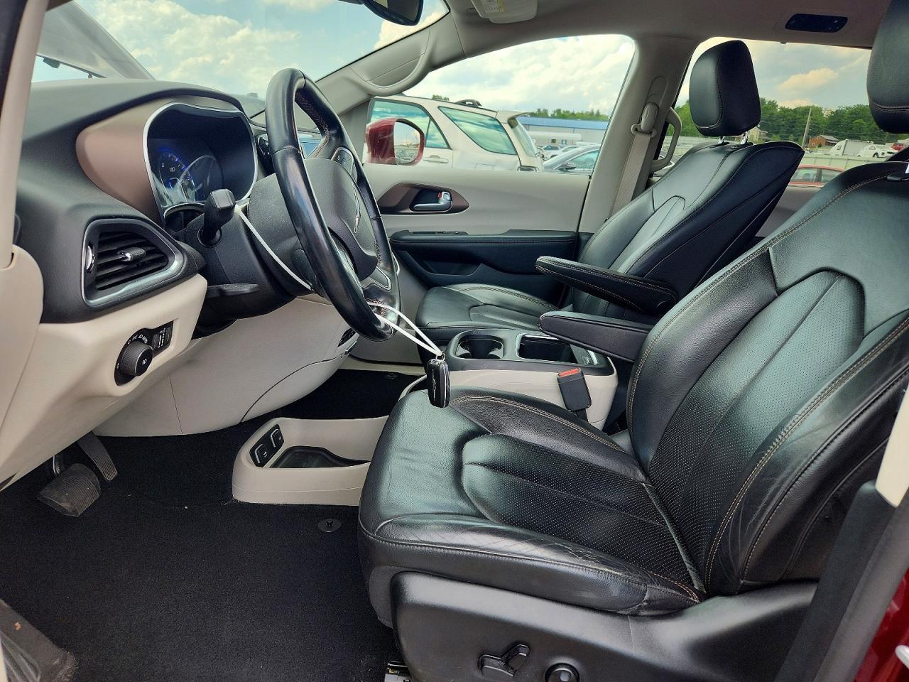 2017 Chrysler Pacifica Touring L Plus - Фото 7