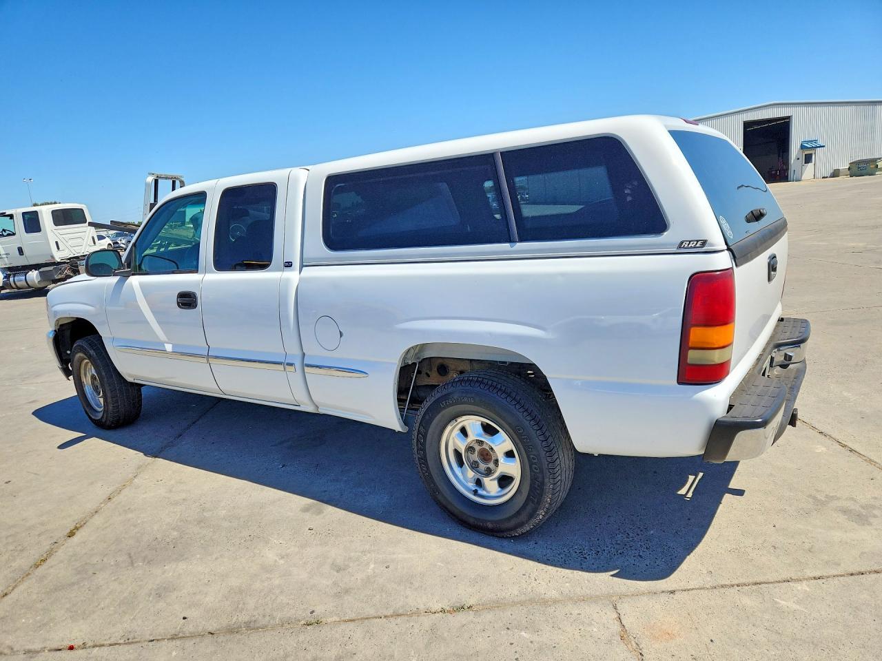 2001 GMC New Sierra - Image 2