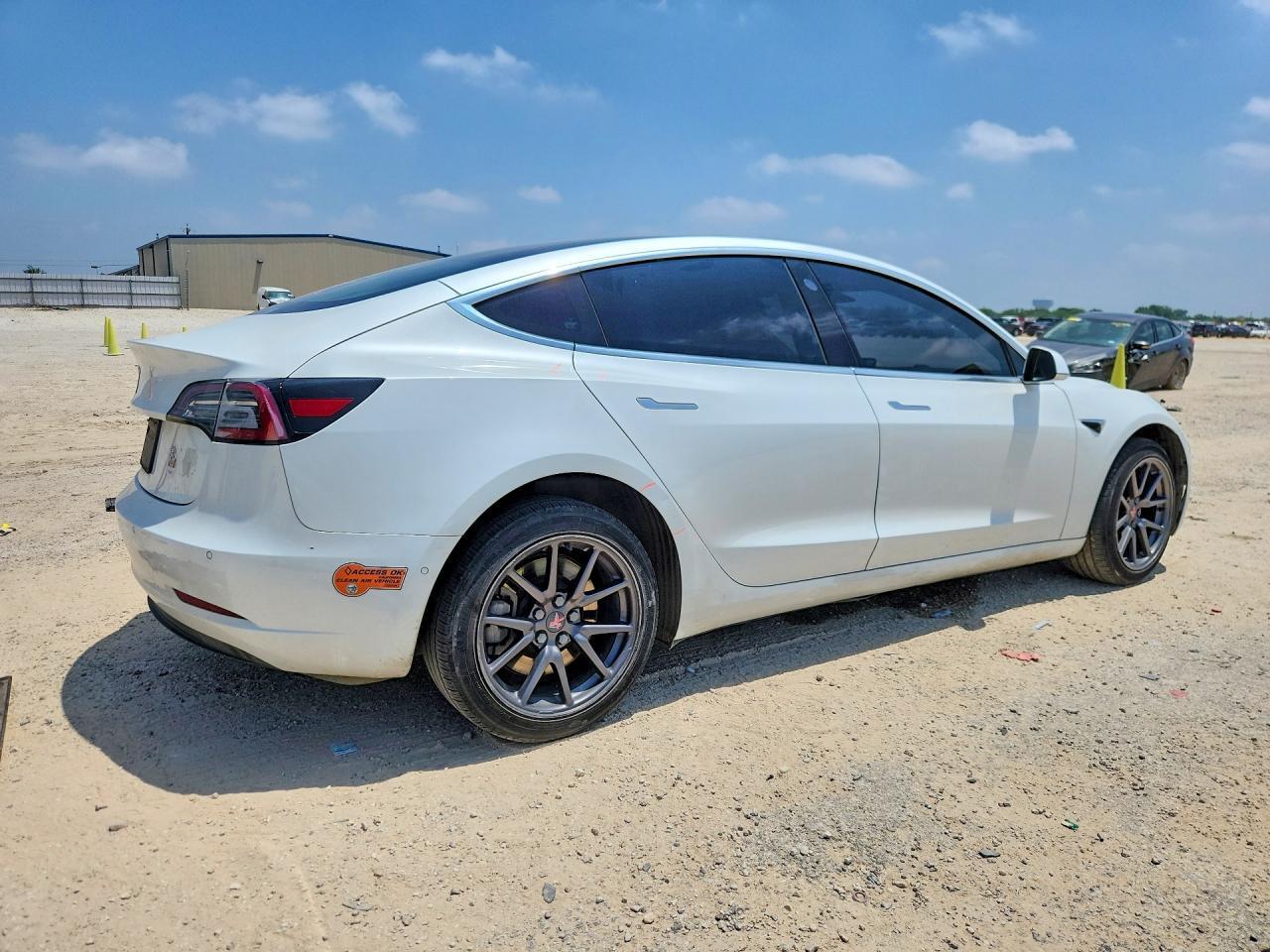 2020 Tesla Model 3 - Фото 3