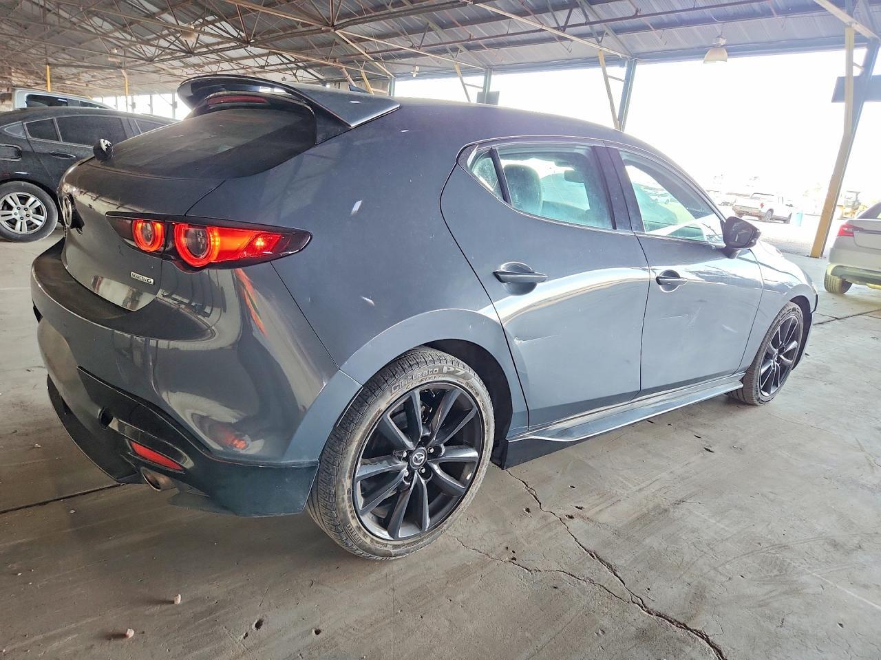 2020 Mazda 3 Premium - Фото 3