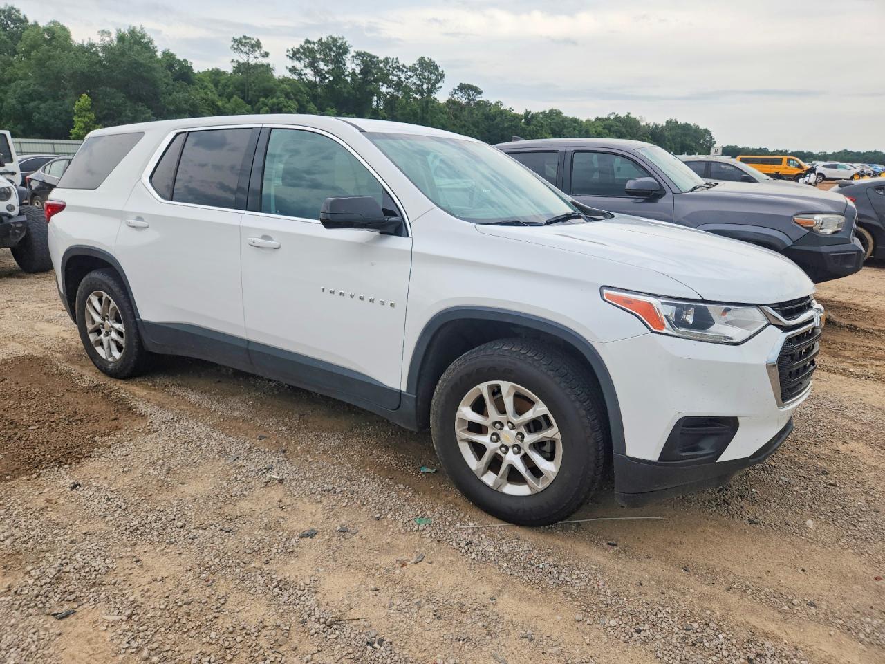 2018 Chevrolet Traverse Ls - Фото 4