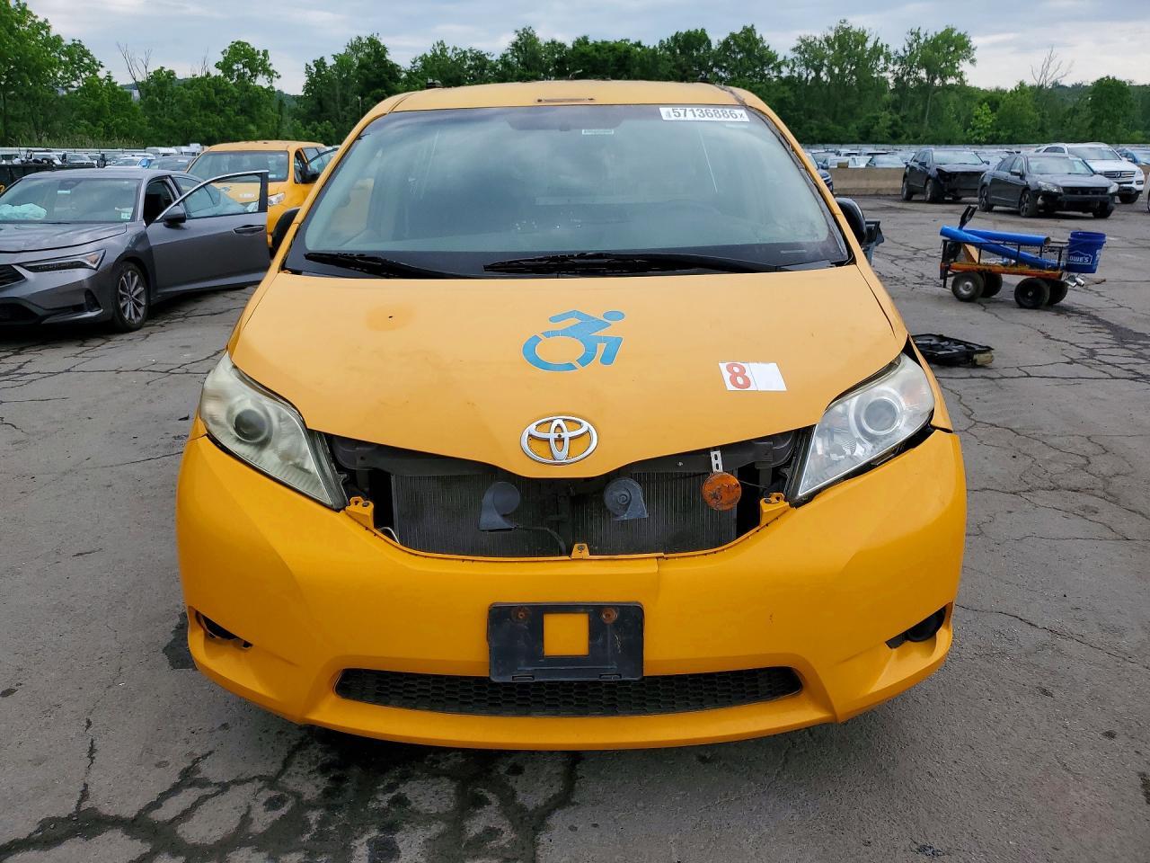 2017 Toyota Sienna L 7-Passenger - Image 5