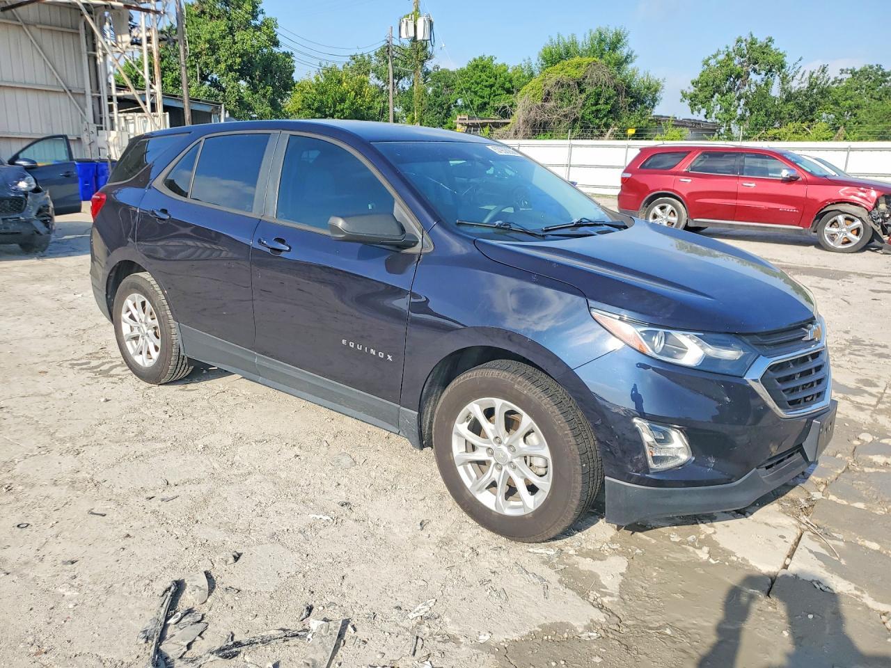 2020 Chevrolet Equinox Ls - Фото 4