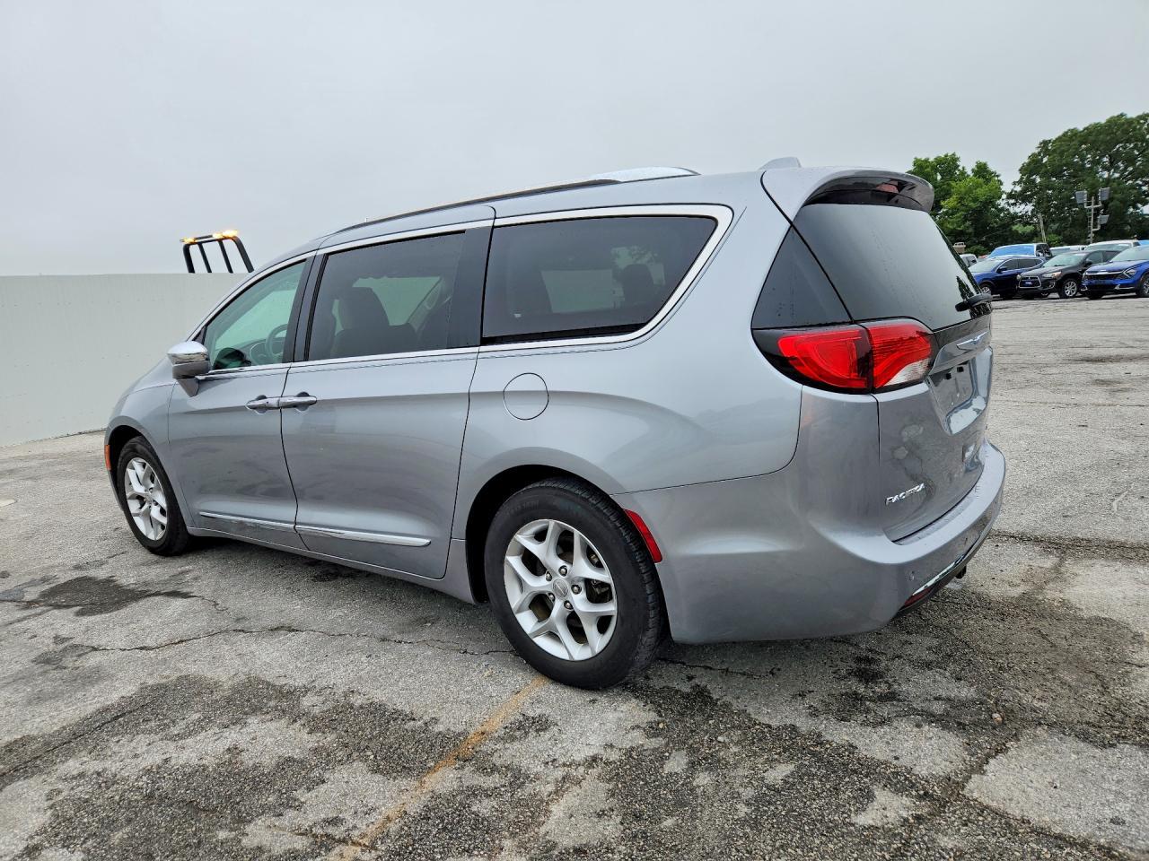 2020 Chrysler Pacifica Limited - Image 2