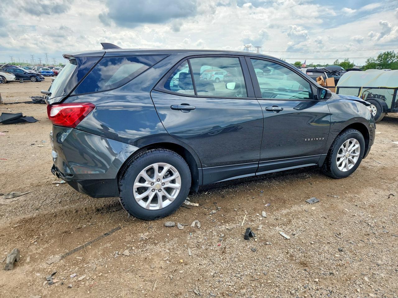 2020 Chevrolet Equinox Ls - Фото 3