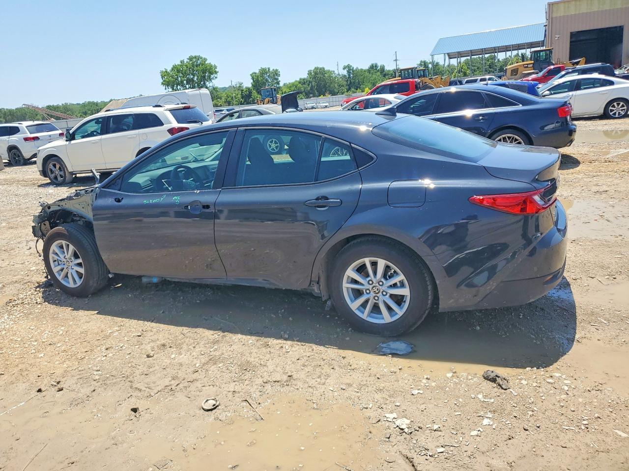2026 Toyota Camry Le - Фото 2