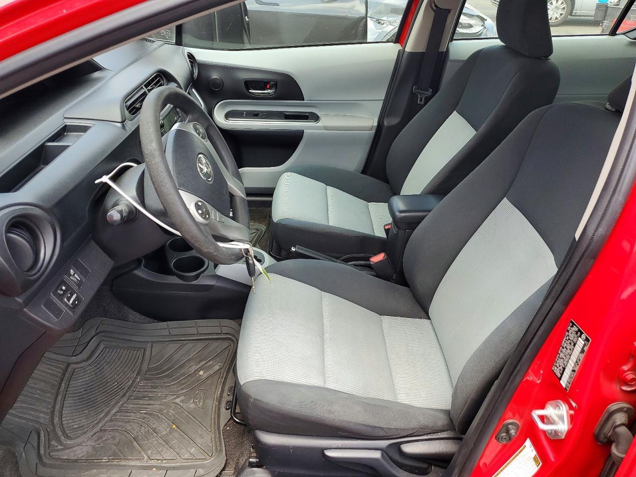 2014 Toyota Prius - Фото 7