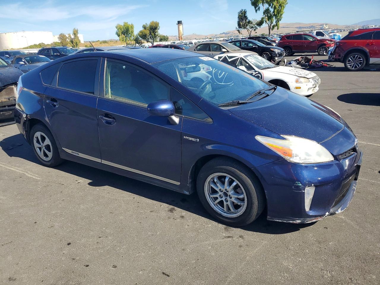 2014 Toyota Prius Three - Фото 4