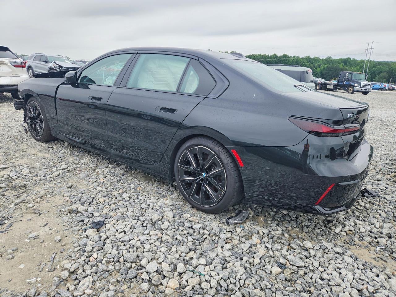 2025 BMW I7 xDrive60 - Фото 2