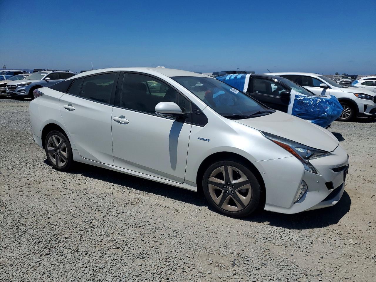 2018 Toyota Prius Three Touring - Image 4