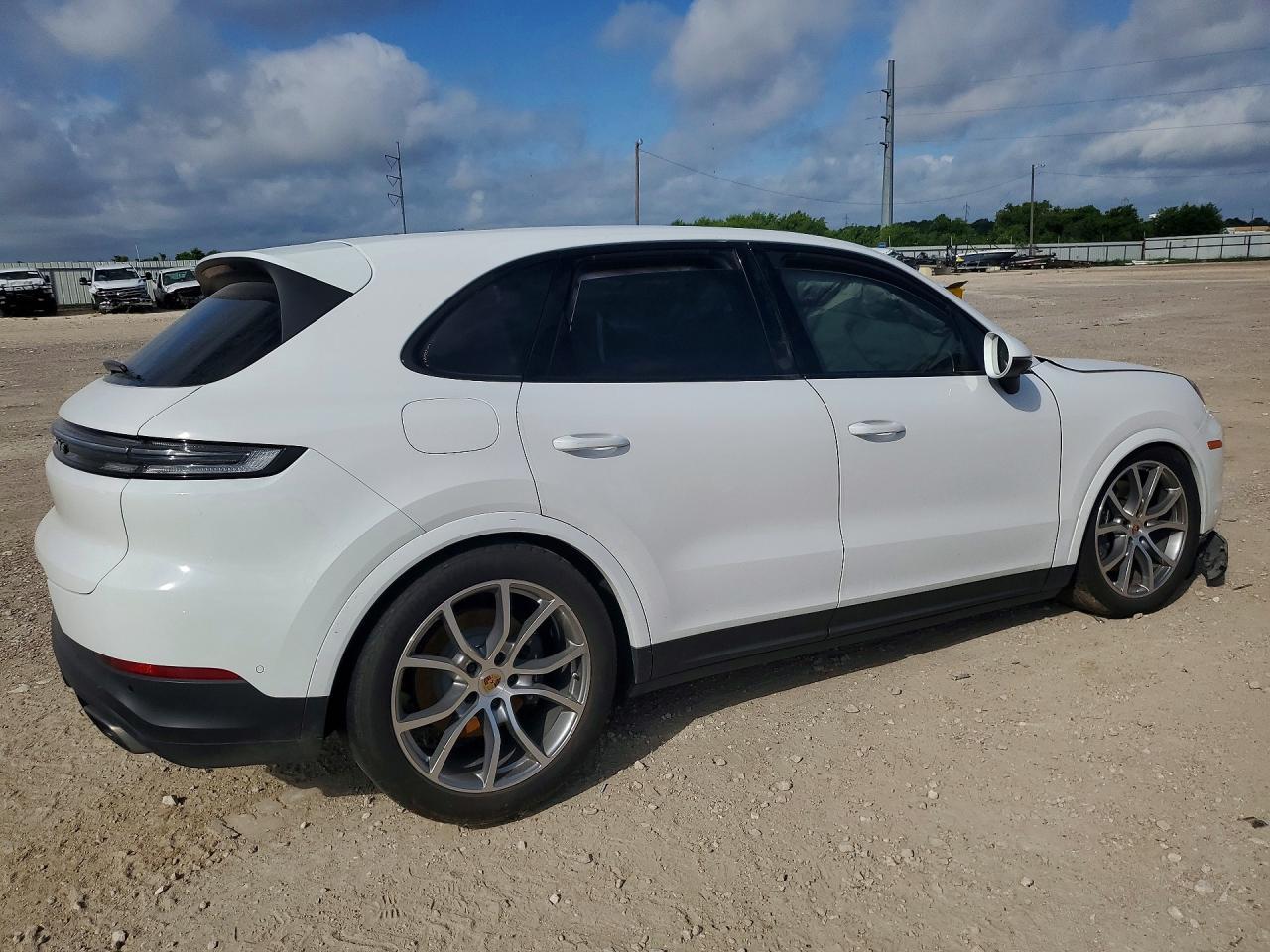 2024 Porsche Cayenne - Image 3