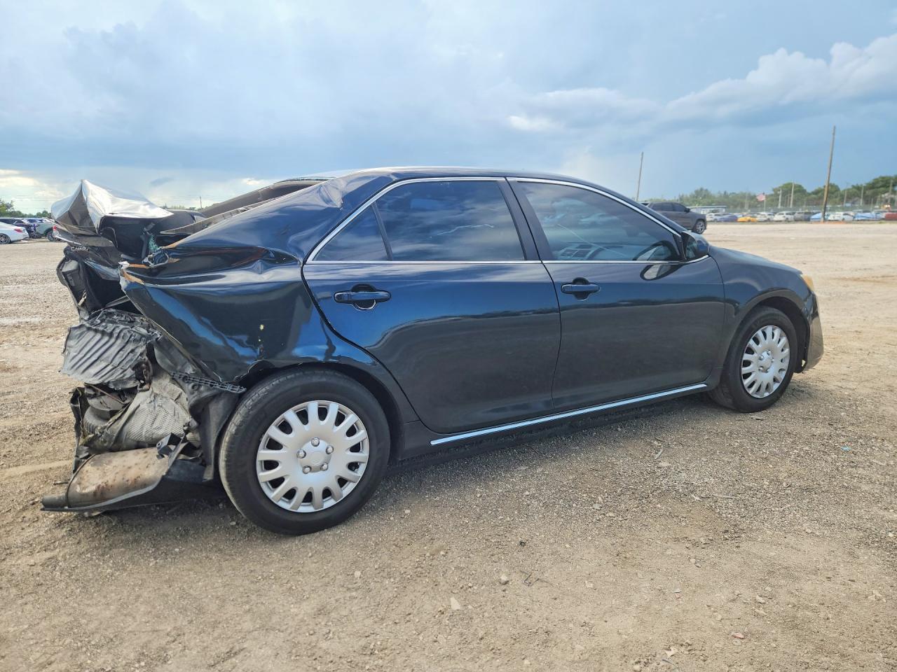2012 Toyota Camry Le - Фото 3