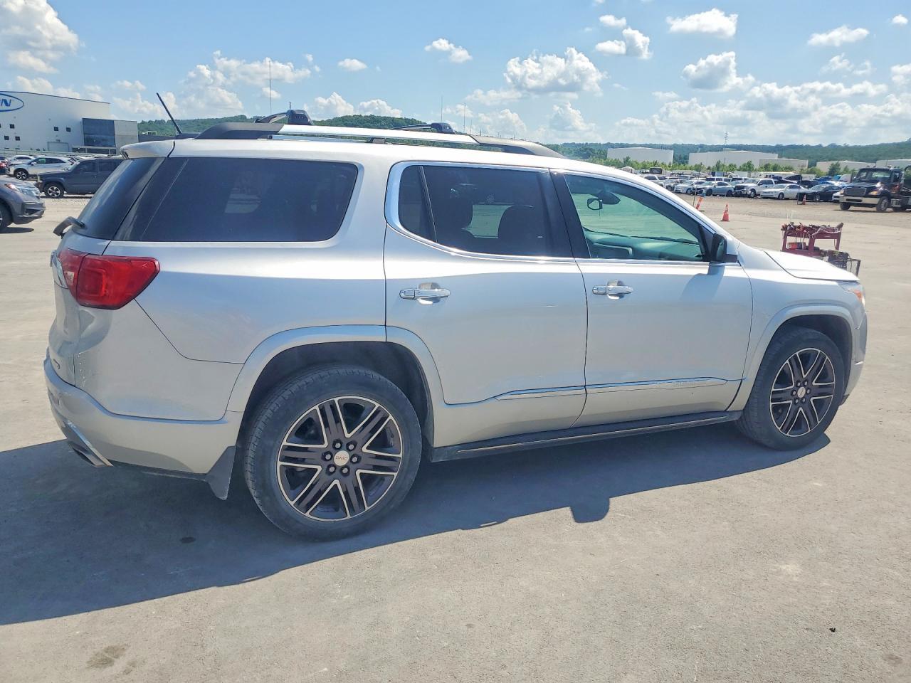 2017 GMC Acadia Denali - Фото 3