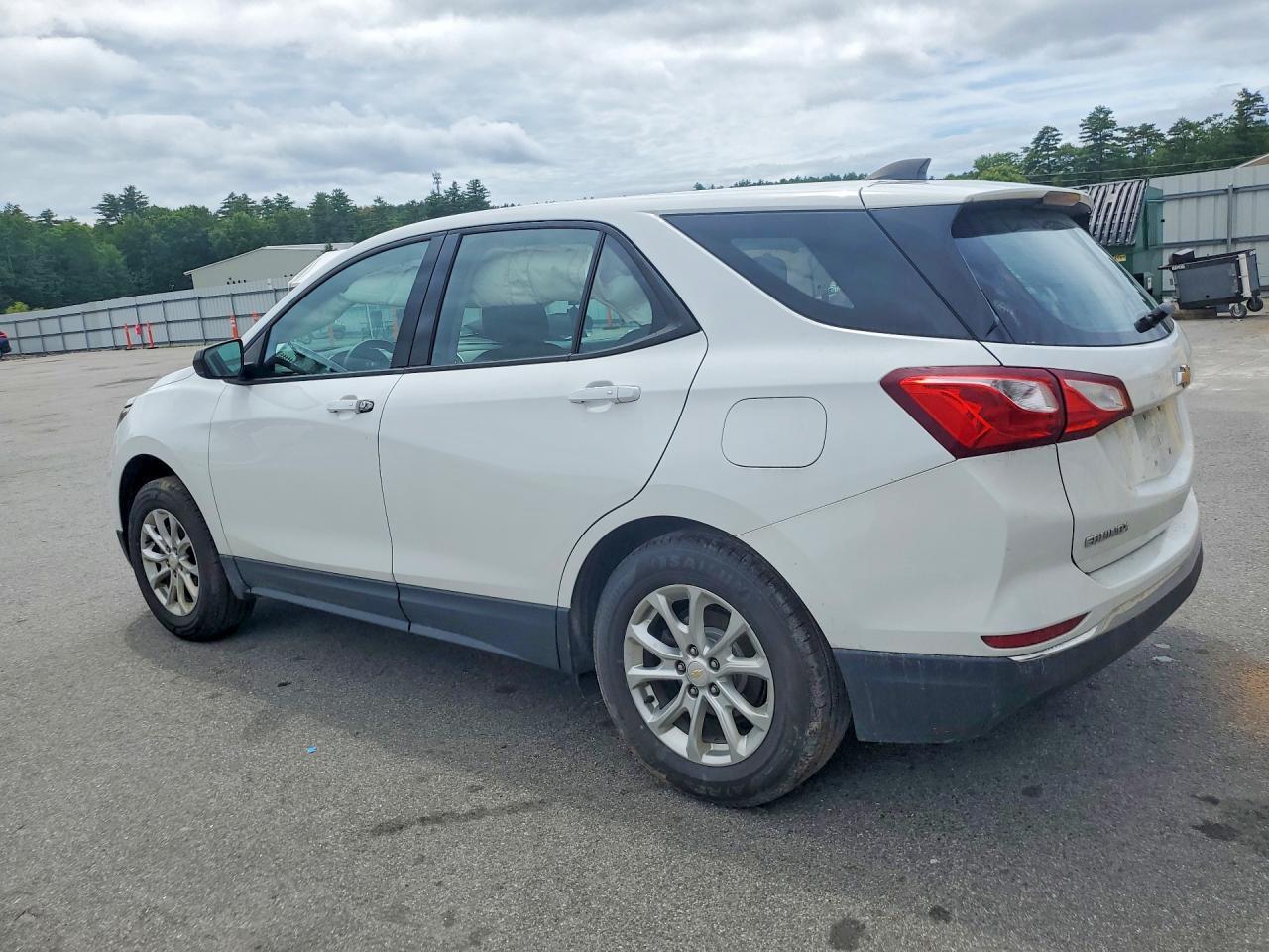2018 Chevrolet Equinox Ls - Фото 2