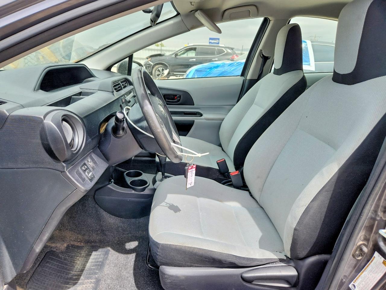 2014 Toyota Prius C One - Image 7