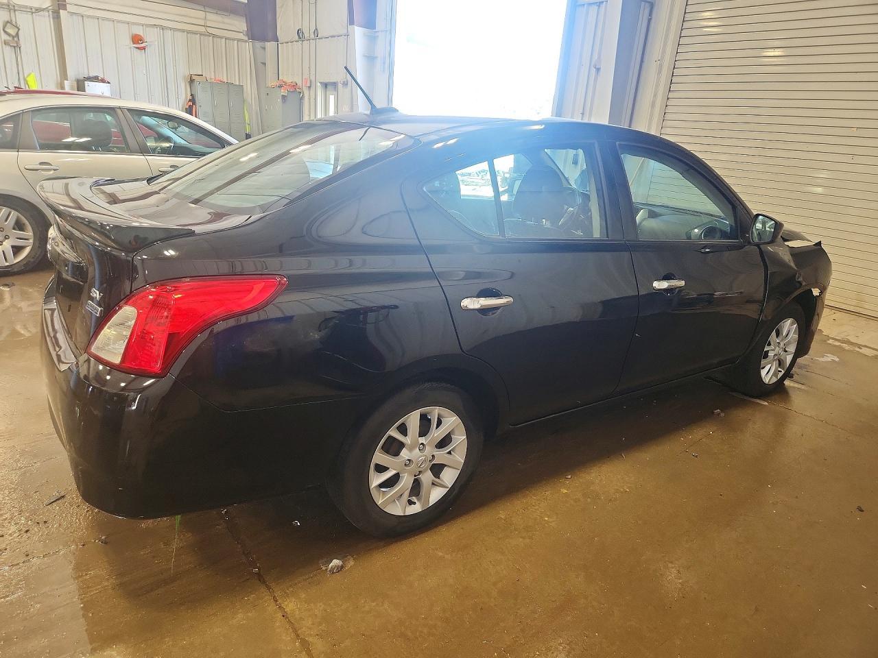 2018 Nissan Versa Sv - Image 3
