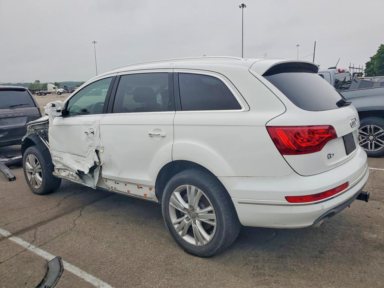 2011 Audi Q7 Premium Plus - Image 2