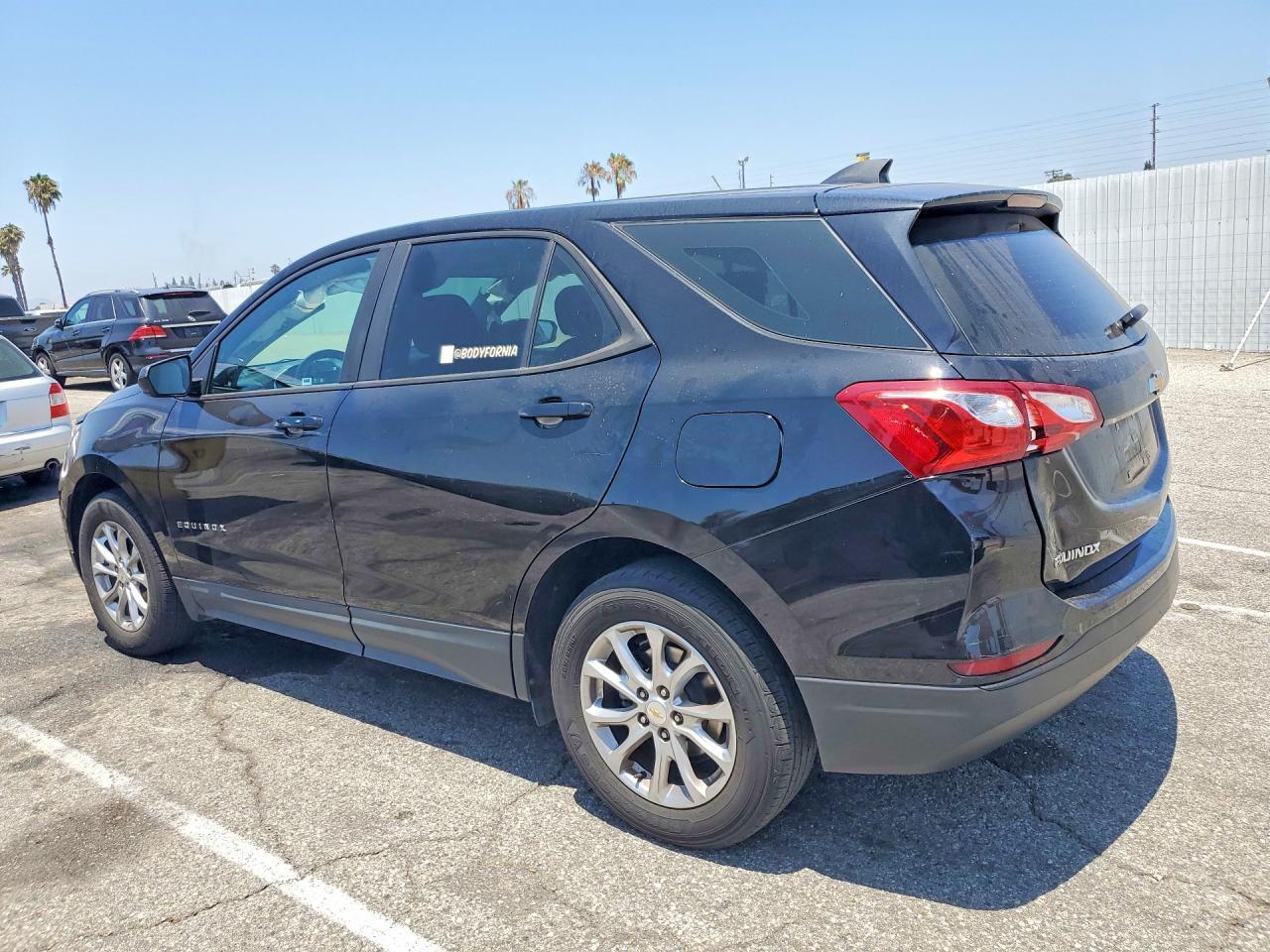 2020 Chevrolet Equinox Ls - Фото 2