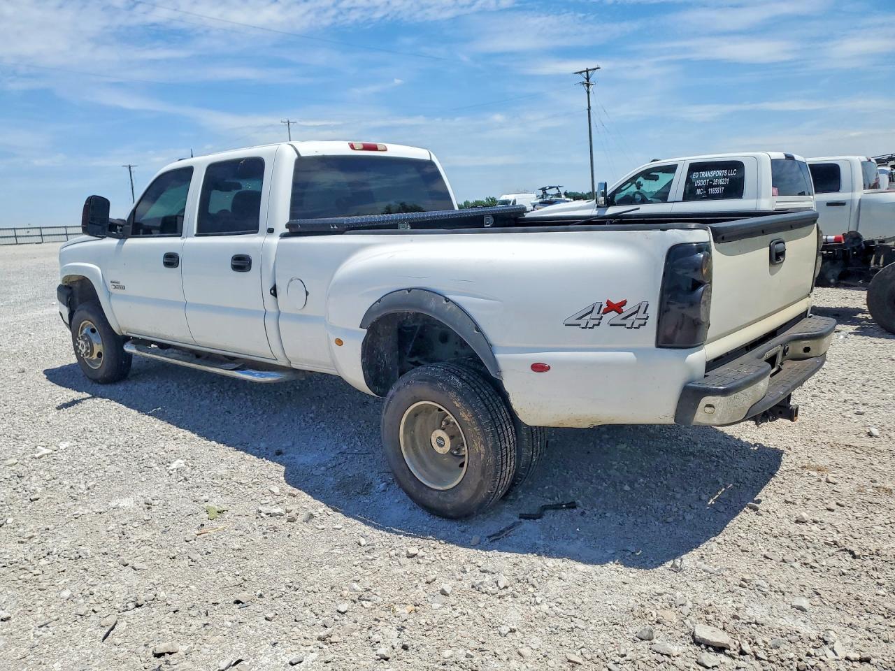 2004 Chevrolet Silverado K3500 - Image 2
