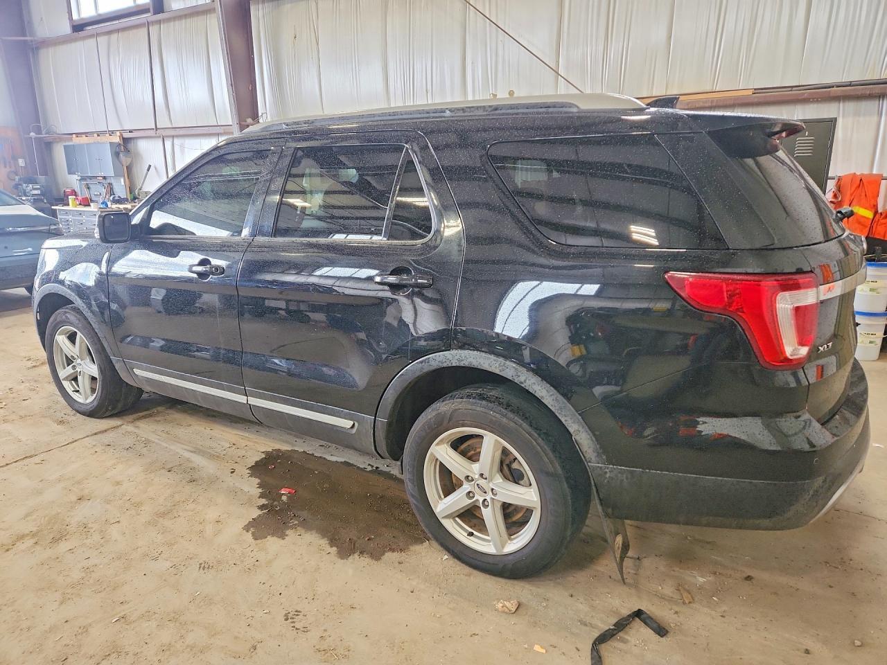 2017 Ford Explorer Xlt - Фото 2