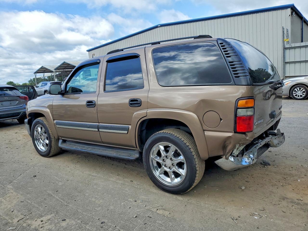 2004 Chevrolet Tahoe C1500 - Image 2