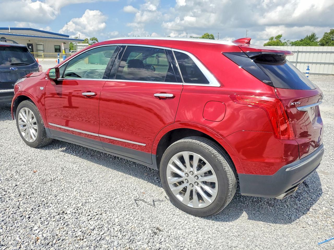 2019 Cadillac Xt5 Luxury - Image 2