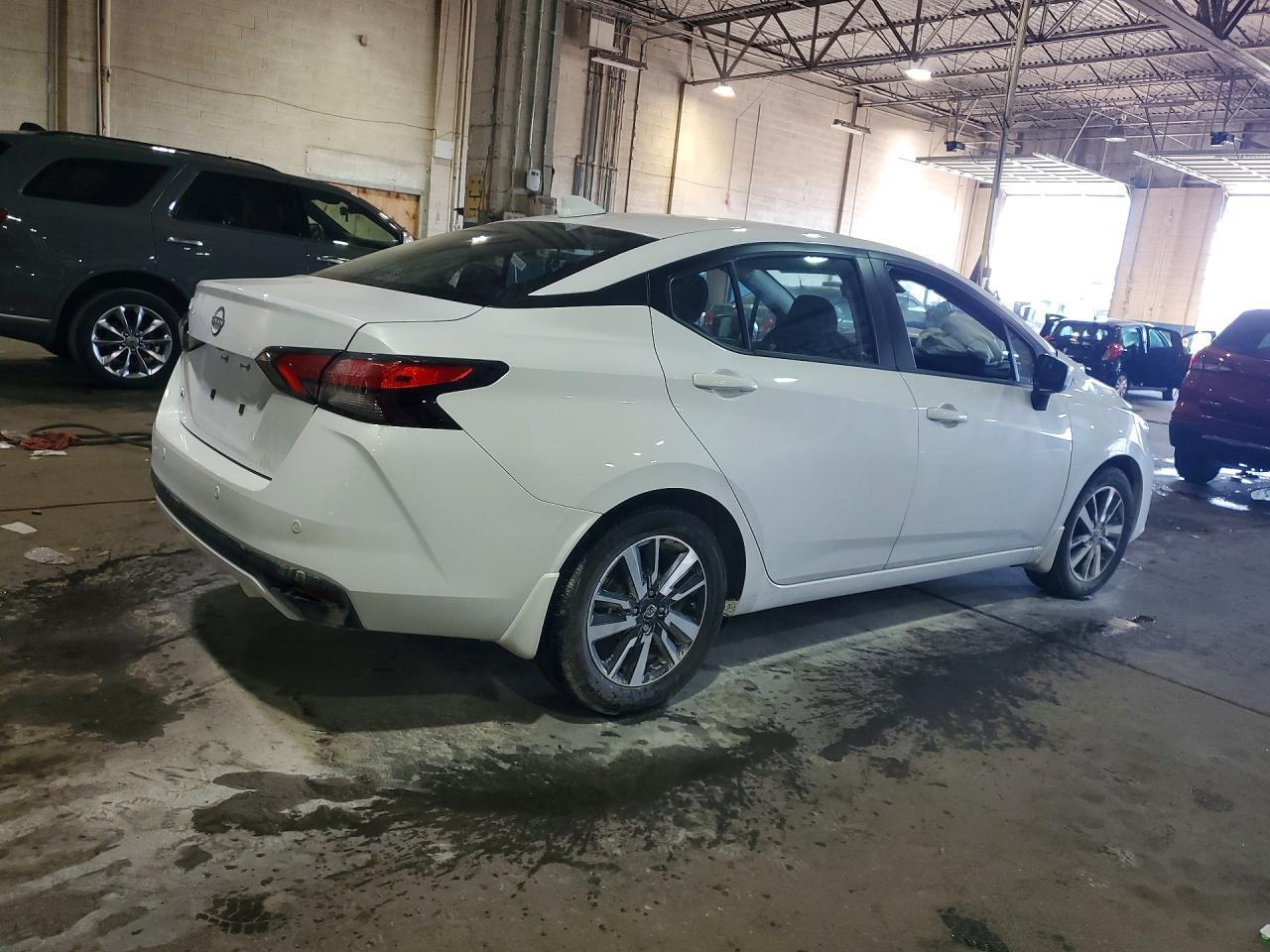 2025 Nissan Versa Sv - Image 3