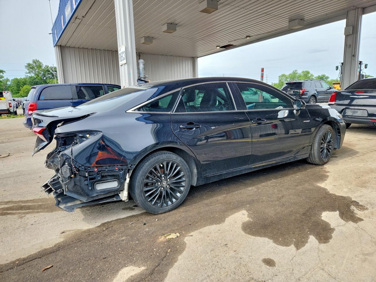 2019 Toyota Avalon Hybrid Xse - Image 3