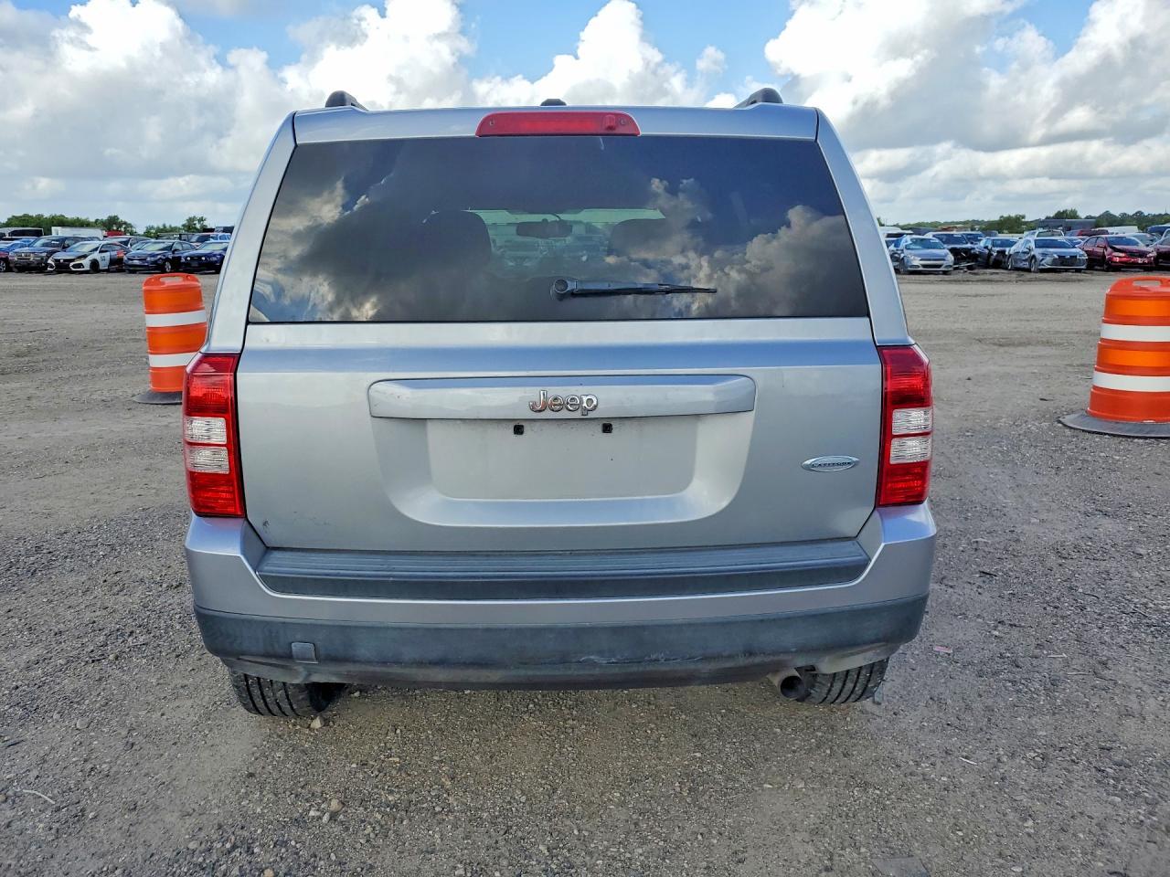 2016 Jeep Patriot Latitude - Image 6
