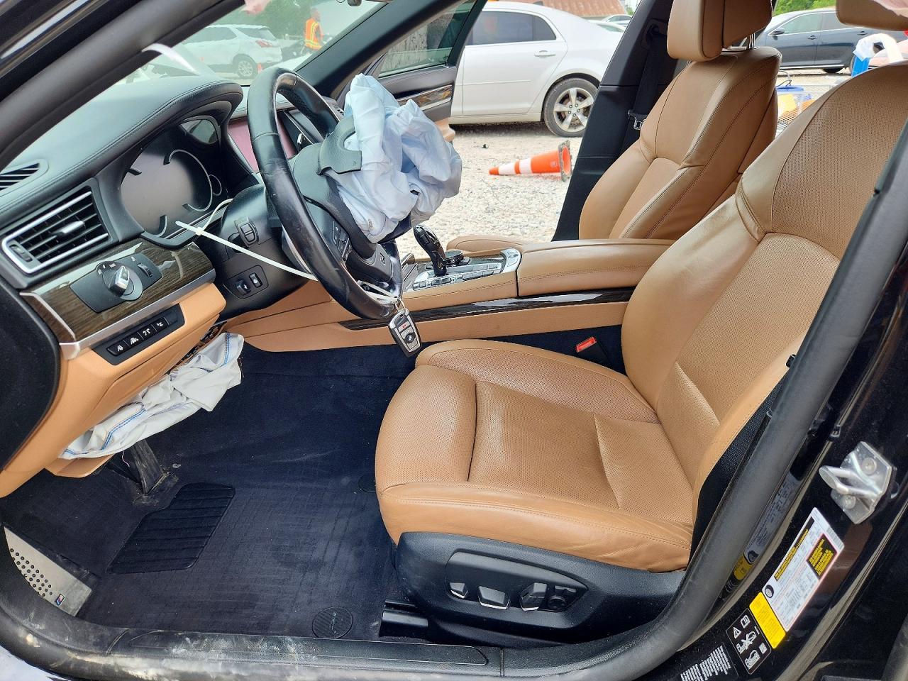 2015 BMW 750 Xi - Image 7
